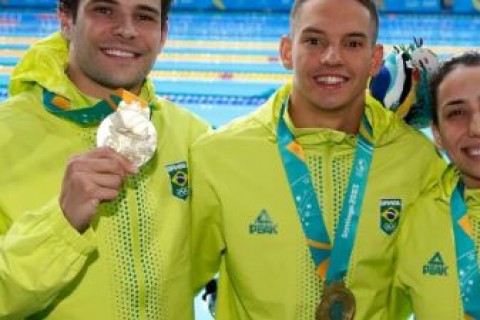Pan de Santiago: natação do Brasil é ouro no revezamento 4x100m livre misto