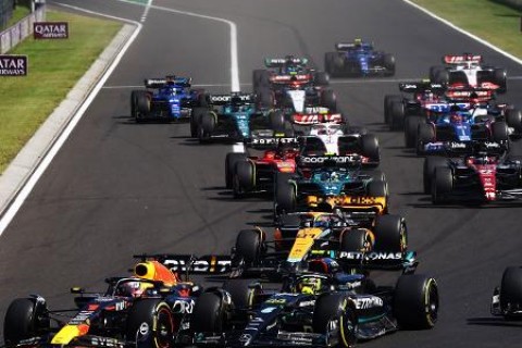 Em corrida agitada, Verstappen vence o GP dos EUA de Fórmula 1, com Hamilton em 2º e Norris em 3º