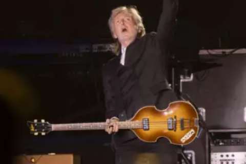 Paul McCartney faz show histórico no Maracanã e diverte o público com gírias em português